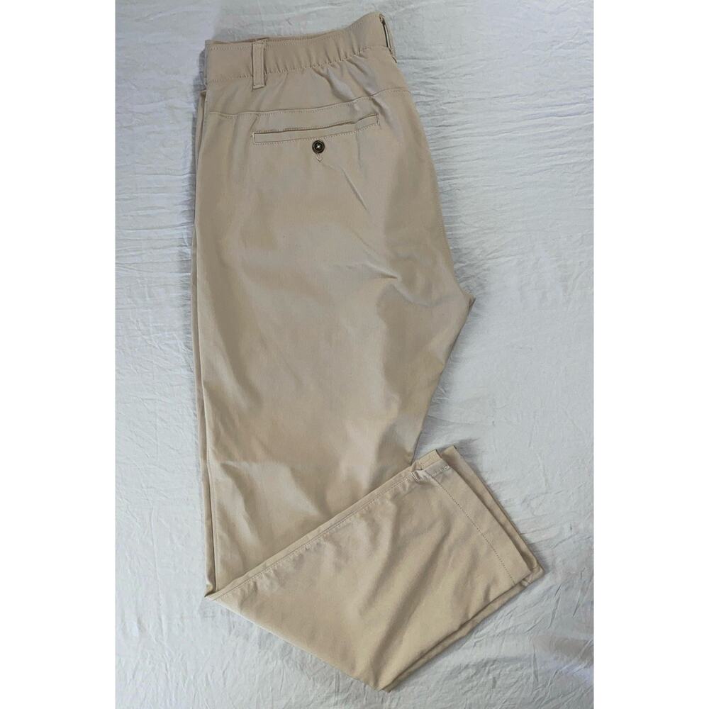 Under Armour Flex Waist Super Lightweight Chino Golf Pants. Beige, Men's 36X32.